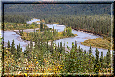 Alaska, Tundra Landschaft mit River