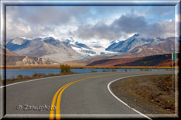 Alaska Highway nahe dem Summit Lake
