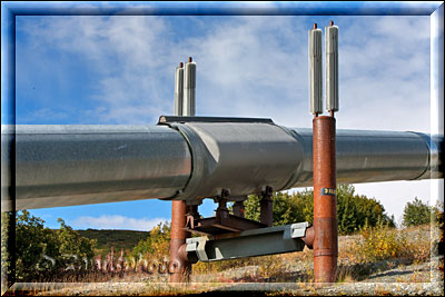 Ansicht des Verschiebebereichs eines Rohrträgers zeigt den möglichen Ausweichweg welcher der Oil-Pipeline zur Verfügung steht