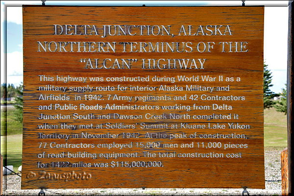 Hinweisschild zur Geschichte über den Verlauf des Alaska Highway