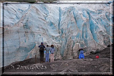 Exit Glacier, hohe Eistürme stehen am Rande des Glaciers