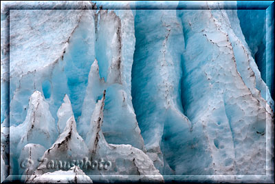 Exit Glacier, blaue und weisse Gletscherspitzen finden wir am  Glacierfeld