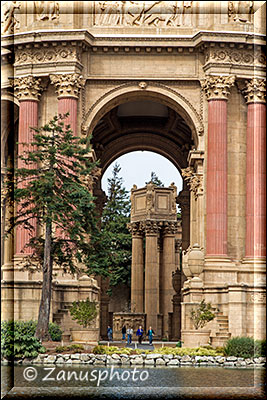 San Francisco 3, Palace of Fine Art, sehr schöne Steinsäulen sind im Aussenbereich angebracht