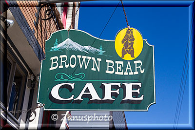 Silverton, eine Werbetafel für das "Brown Bear" Cafe