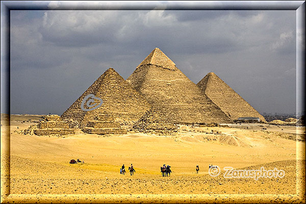 Ansicht gesamte Pyramidenanlage