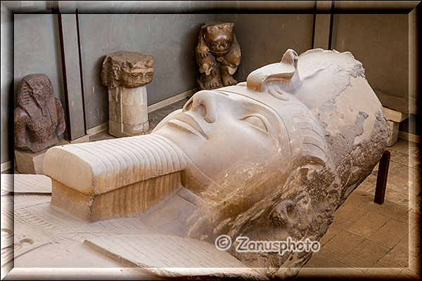 Liegende Statue von Ramses dem zweiten in Memphis