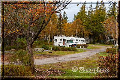 Camper steht auf Campsite