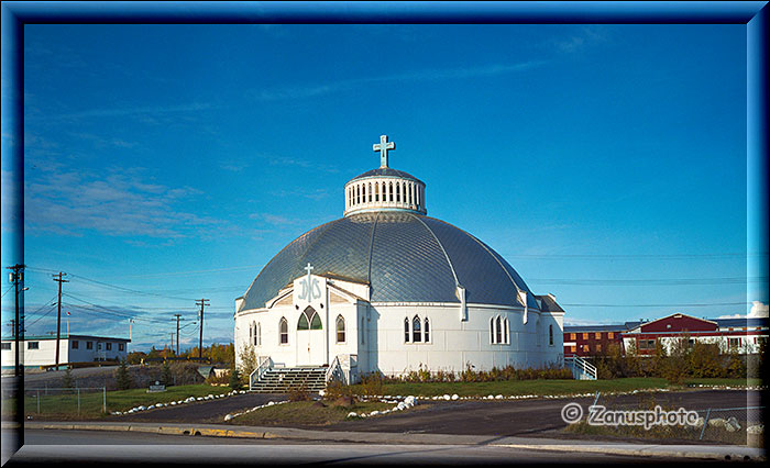 Runde Igloo Kirche in Inuvik