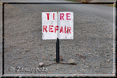 Alaska, hier könnten wir einen Reifen flicken lassenInfoschild für Tire Repair