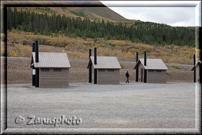 Alaska, WC Häuschen am Denali Parkplatz