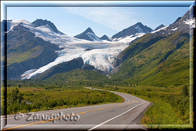 Alaska, vor uns ist der nahe Thompson Pass am Highway