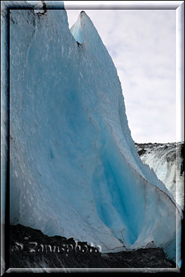 Alaska, blaue Glacierteile finden sich für die Besucher zur Ansicht nahe dem Eingang