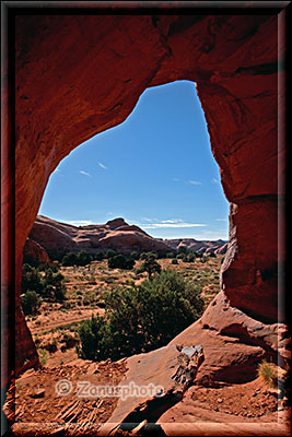 Arch in steiler Felsenwand im Mystery Valley