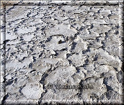 Death Valley, das Badwatergebiet von wo aus man weit in die Saltpfannenebene hineinwandern kann