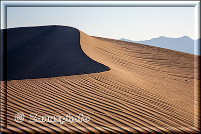 Death Valley, an mehreren Orten schöne Sandwellenflächen