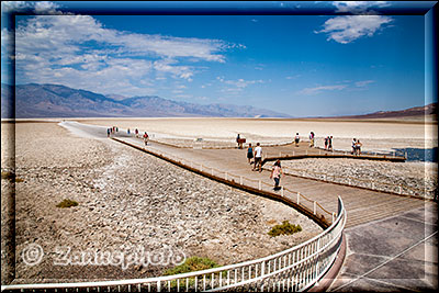 Death Valley, von Badwater aus kommt man weit in die Saltpannenarea hinein