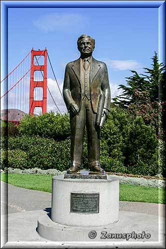 San Francisco, die Statue des Erbauers der Bridge, Chef Ingenieur Joseph Strauss, steht vor dem Betrachter
