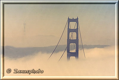 San Francisco, Ansicht der Bridge wenn sie gerade vom Nebel umhüllt ist