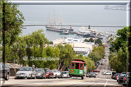 San Francisco, steiler Anstieg für die Cable Car in der Hyde Street