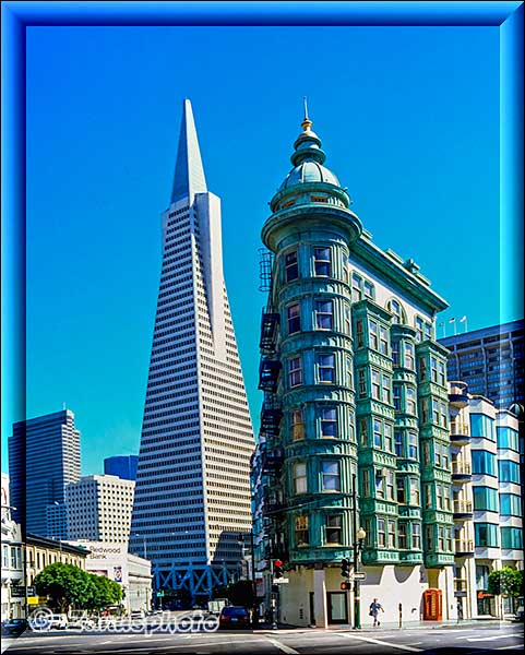 San Francisco 2,  in der Ansicht, modernes Hochhaus und davor altes Hochhaus das Sentinel Building