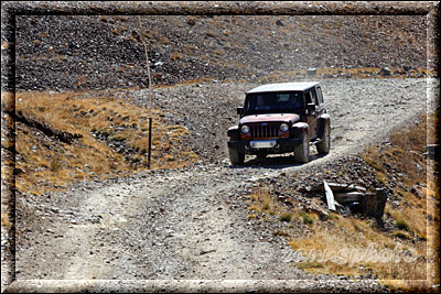 Jeep auf der Gravel Road zum California Pass
