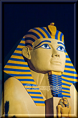 Sphinx bei Nacht vor dem Luxor Casino