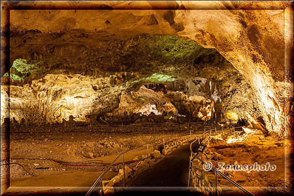 Carlsbad Caverns, wir sind im Big Room und fotografiern mit einem Weitwinkelobjektiv