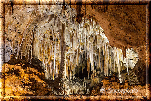 Carlsbad Caverns, wie das Gespinnst einer Spinne hängen die Stalagtiten in der Höhle