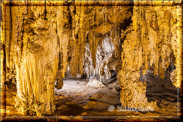 Carlsbad Caverns, toller Durchblick zwischen den Stalagtiten und Stalagmiten