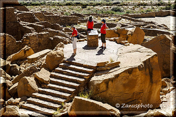 Besucher im Pueblo Bonito