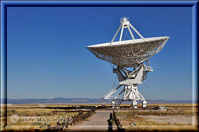 VLA-Observatory, gegen dem Himmel gerichteter Spiegel