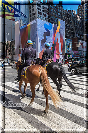 Polizei auf Pferden in der City