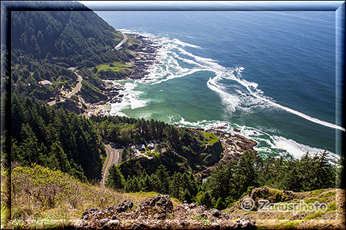 Viewpoint zeigt tief unter uns Cape Perpetua