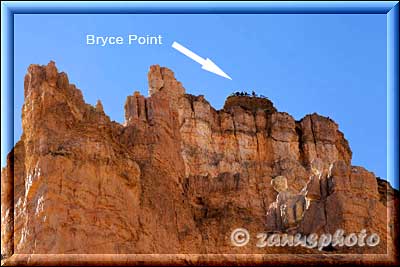 Hoch über uns ist der Bryce Point zu sehen.