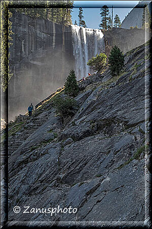 Yosemite Park, wir wandern gerade auf einem Trail zu den Vernal Falls