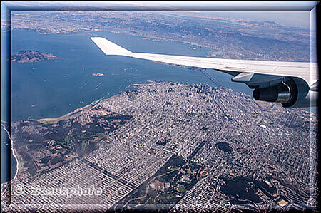 San Francisco, unser Flieger ist gerade im Landeanflug auf den Internationalen Flughafen von San Francisco