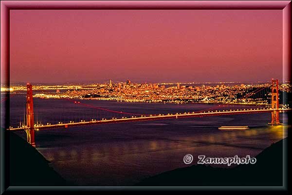 San Francisco, im Abendlicht schauen wir auf die Skyline der City