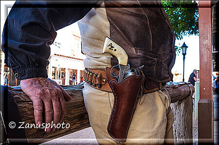 Tombstone, alle sind gut bewaffnet so wie sich das Besucher hier auch vorstellen