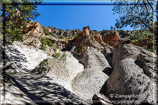 Bandelier Monument, über uns befindet sich das Alcove House 