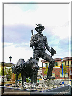 Whitehorse, das hier könnte ein Goldgräber mit seinem Hund sein