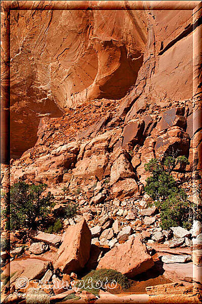 Canyonlands, wir blicken unterhalb der Kiva nach oben und sehen jetzt die Öffnug dazu