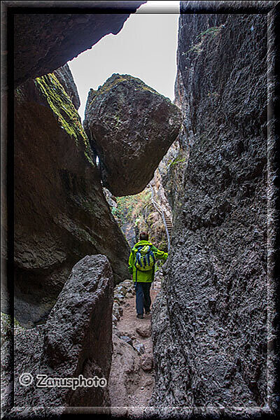 Pinnacles National Park, am Ausgang hängt erneut ein Felsbrocken über unseren Köpfen