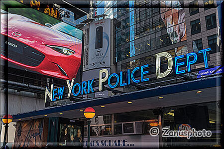 New York City - Times Square, ein Police Office ist auch am Platz integriert