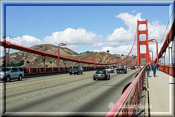 San Francisco, Ansicht vom Fussgängerbereich auf die Fahrbahn der Bridge