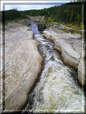 Mackenzie Highway, die Fälle von der Bridge aus gesehen