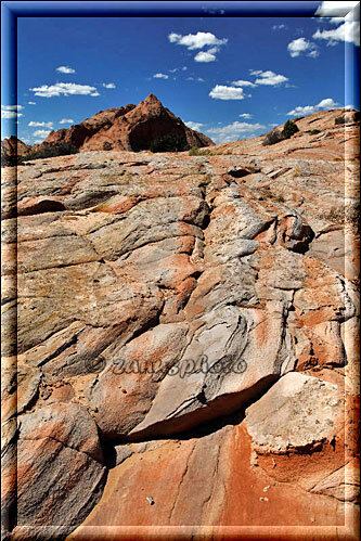 Old Shefield Road, hier geht es auch wieder ohne Moqui Kugeln hinauf zu Steinkuppen