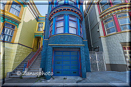 San Francisco, allerdings sind diese Häuser hier nicht so breit gebaut wie wir unsere Häuser kennen