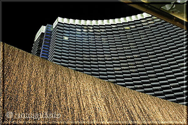 Las Vegas, der Blick schweift über eine Wasserwand weiter nach oben