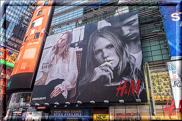 New York City - Times Square, es sind eigentlich nur Kleiderangebote trotzdem schauen die Bilder recht interssant aus