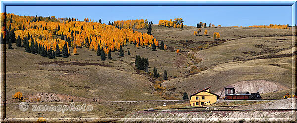 Cumbres Railroad, weiter oben auf der Bahnstrecke kommt die Station Osier in Sicht
